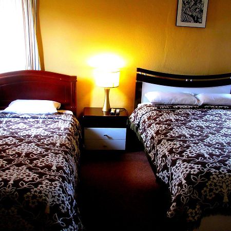 Aqua Hostal Mabel Куенка Екстер'єр фото