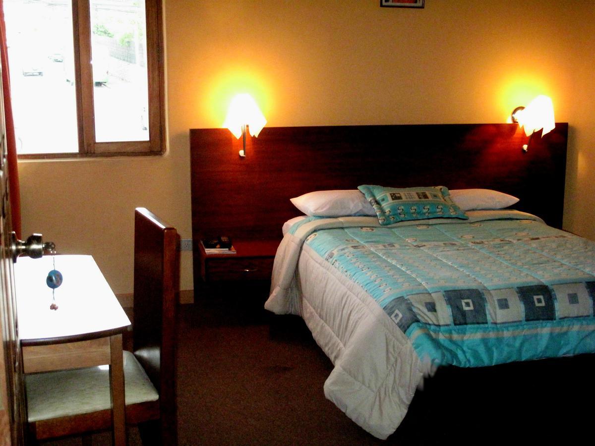 Aqua Hostal Mabel Куенка Екстер'єр фото