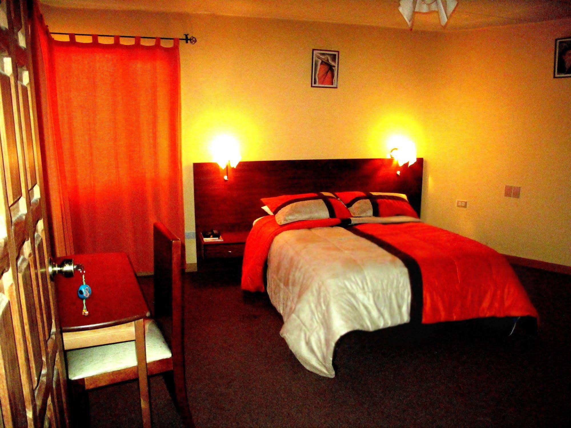 Aqua Hostal Mabel Куенка Екстер'єр фото