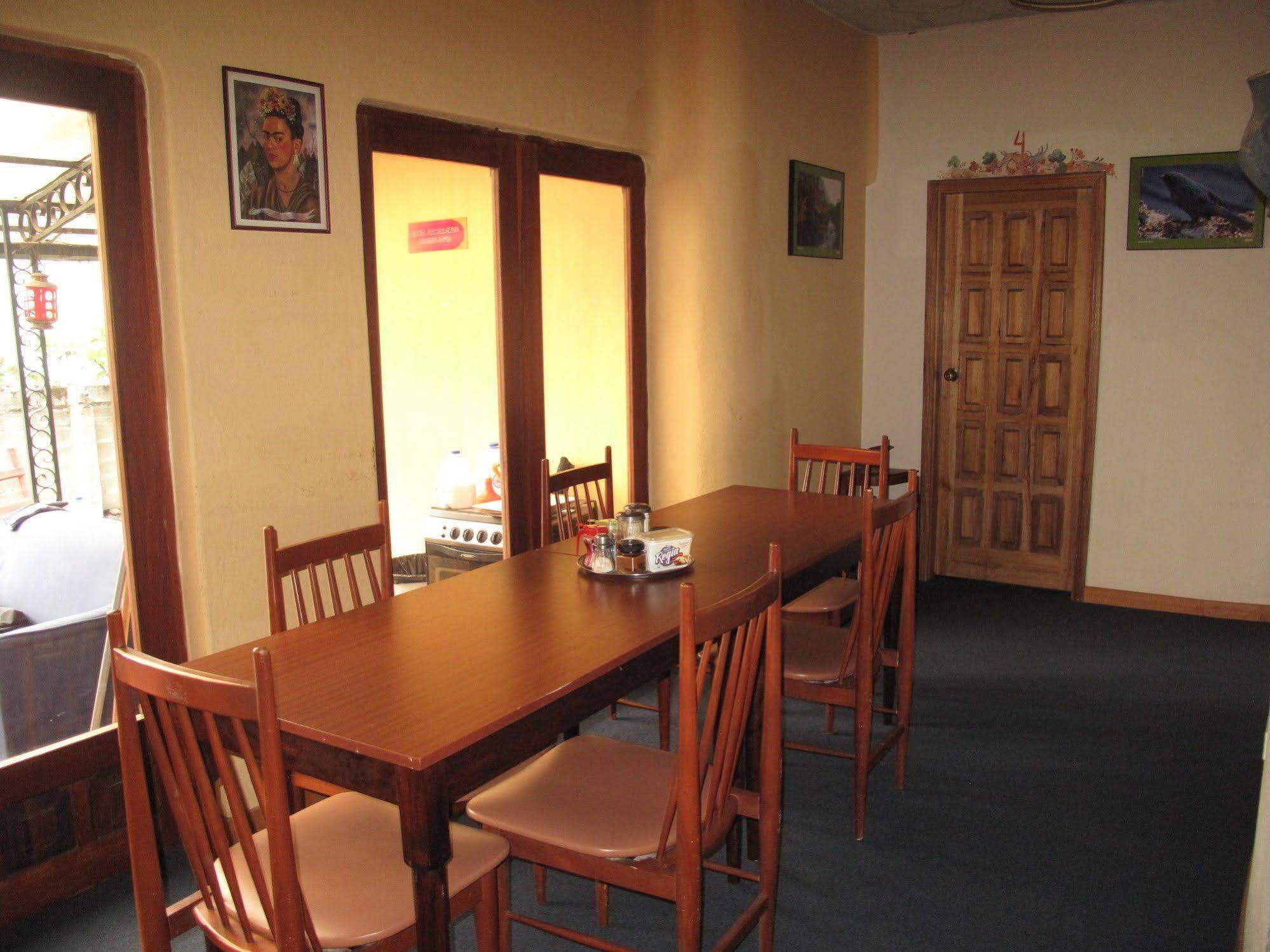 Aqua Hostal Mabel Куенка Екстер'єр фото