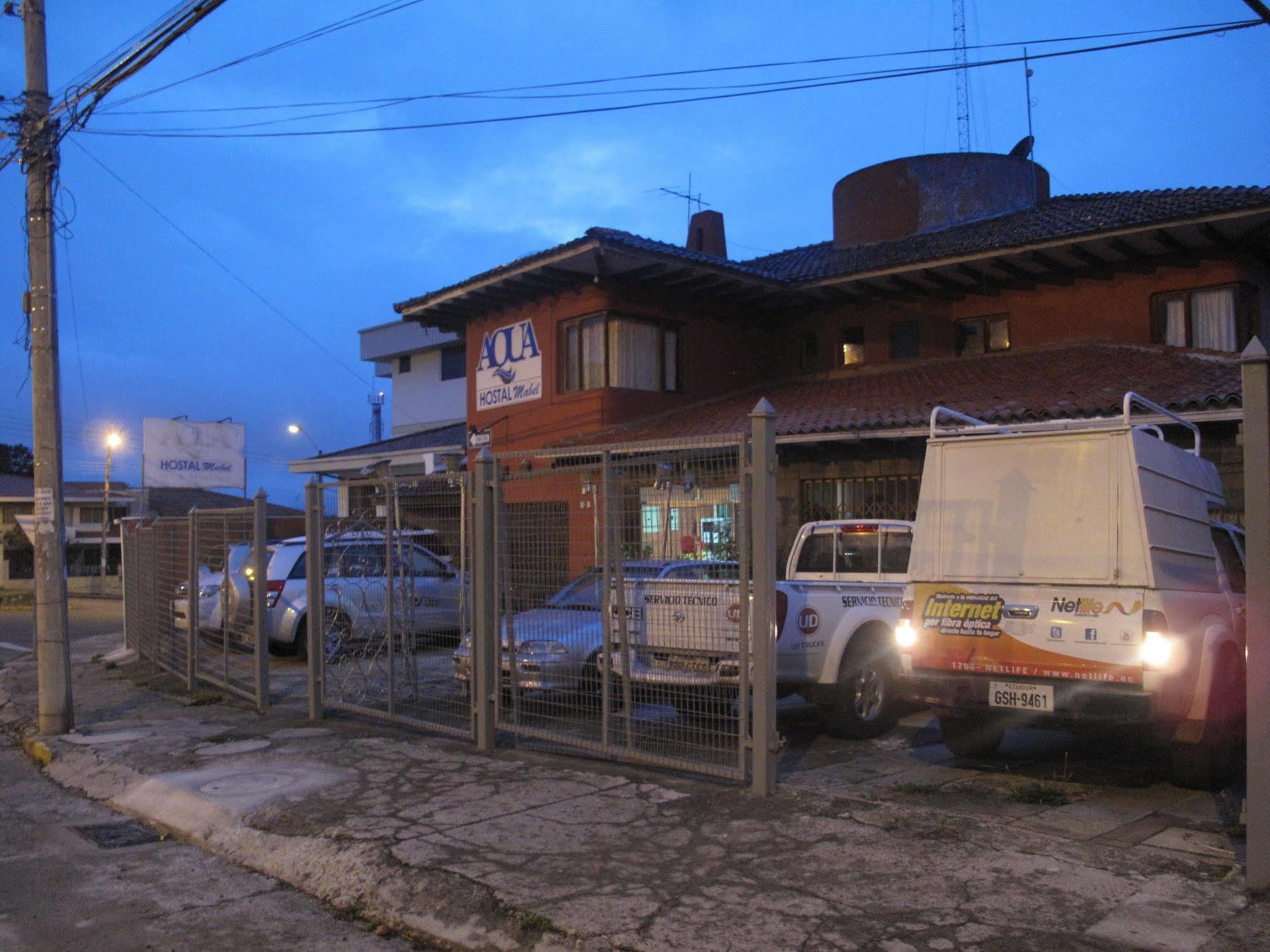 Aqua Hostal Mabel Куенка Екстер'єр фото